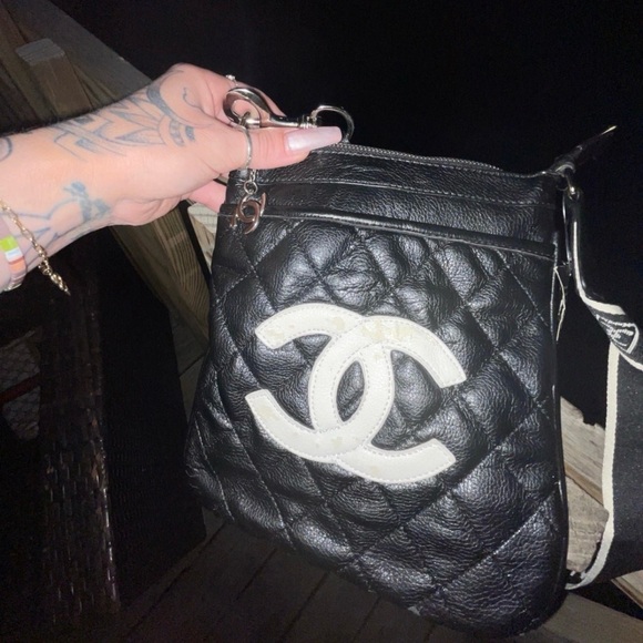 VINTAGE CHANEL CROSSBODY BAG - Picture 8 of 9
